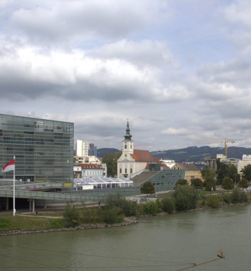 Ars Electronica Center - pohled z mostu