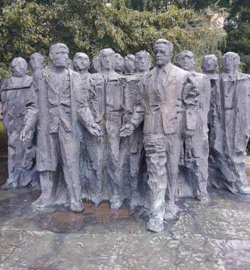 Památník Edvardovi Kardeljovi na náměstí Republiky