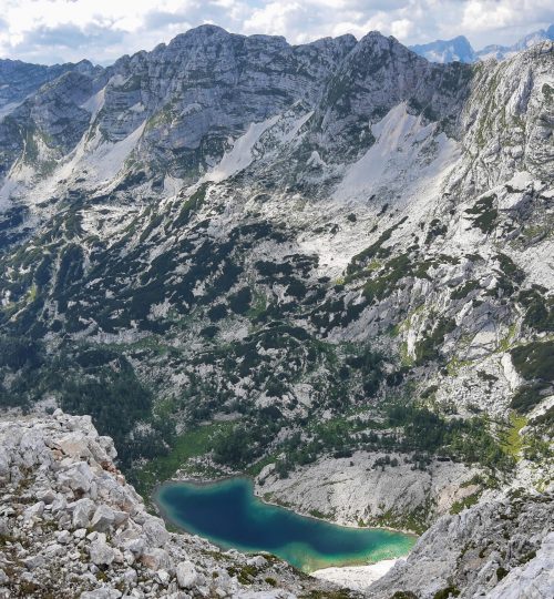 Jezero v Ledvicah z vrcholu Vrchol Mala Zelnarica