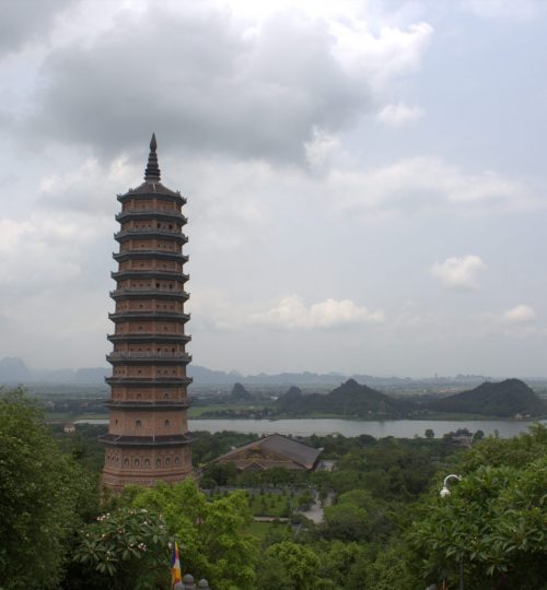 Bai Dinh Pagoda - nejvyšší věž komplexu