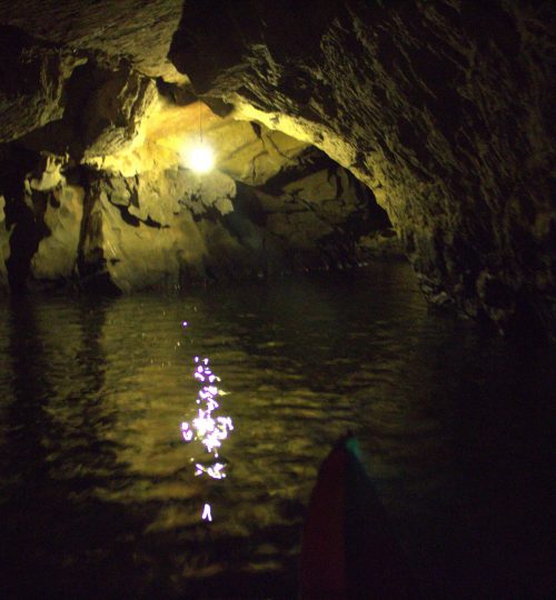 Lodičky Trang An - v jedný z jeskyní