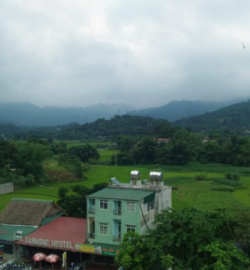 Výhled z okna hostelu QT v Ha Giang